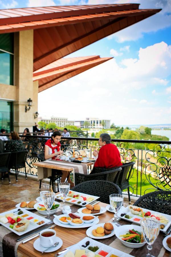 Kronos Hotel Golbası
