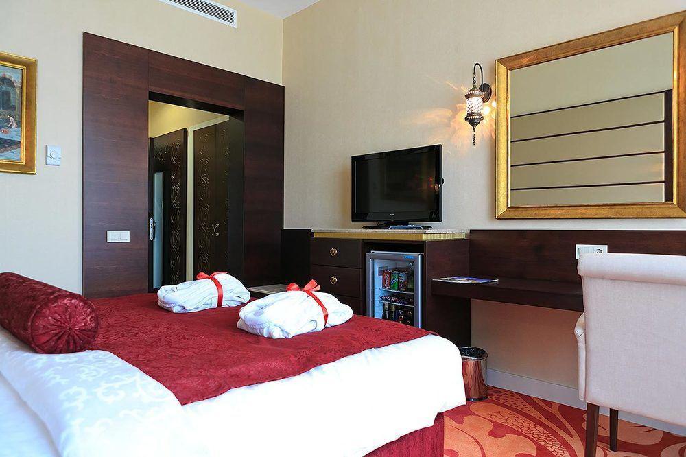 Kronos Hotel Golbası