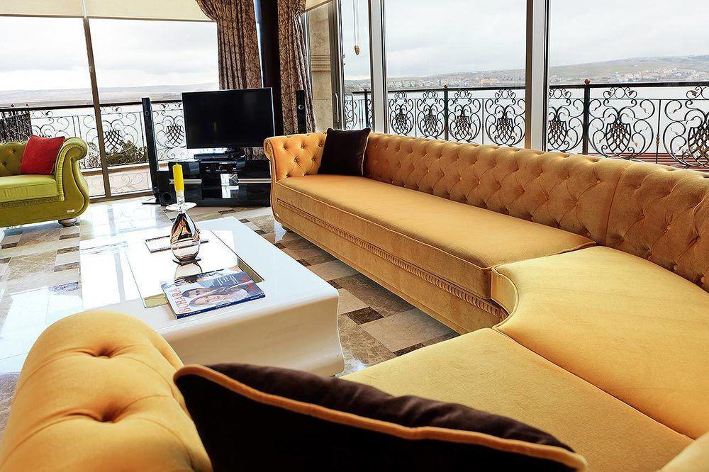 Kronos Hotel