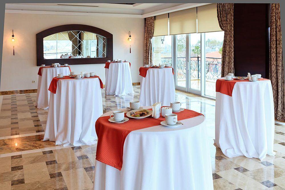 Kronos Hotel Golbası